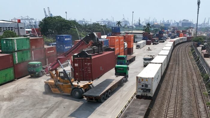 KAI Logistik Kelola 1,9 Juta Ton Barang pada Juli 2026, Angkutan Peti Kemas Tumbuh Tertinggi KAI Logistik Kelola 1,9 Juta Ton Barang pada Juli 2026, Angkutan Peti Kemas Tumbuh Tertinggi