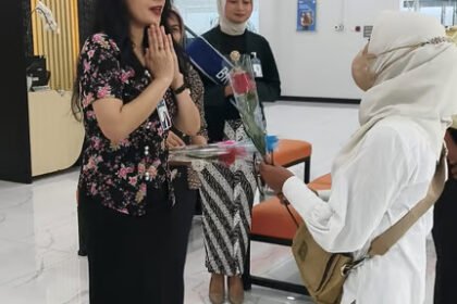 Semarak Hari Pelanggan Nasional, Pemimpin Cabang BRI BO Cut Mutiah Sambut Nasabah dengan Hangat