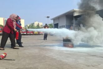 Komitmen Terapkan K3, PT Railink dan Sudin Damkar Jaktim Gelar Diklat Pemadam Kebakaran
